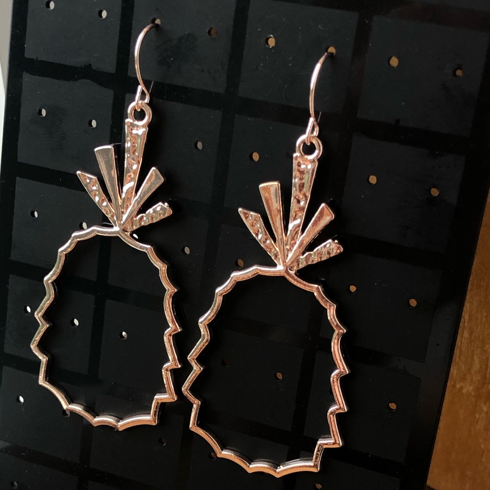 Pineapple and palm leaf earrings sale! - Picture 4 of 8